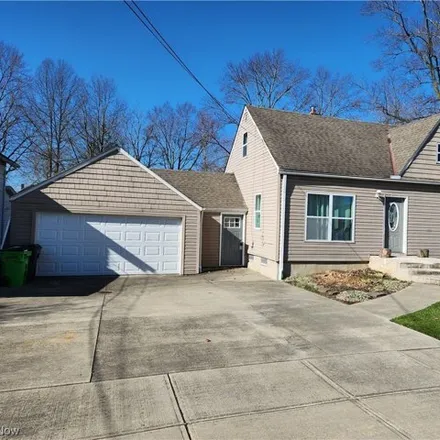 Buy this 3 bed house on 377 Runn Street in Berea, OH 44017