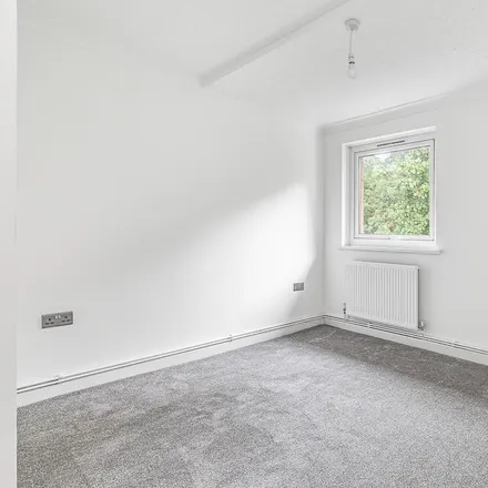 Image 5 - Columbia House, 201 Hamlets Way, London, E3 4LS, United Kingdom - Apartment for rent