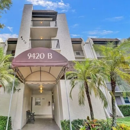 Buy this 1 bed condo on 9418 Poinciana Place in Pine Island Ridge, Davie