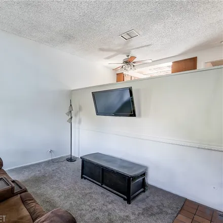 Image 3 - 27651 Ironstone Drive, Humphreys, Santa Clarita, CA 91387, USA - Condo for sale