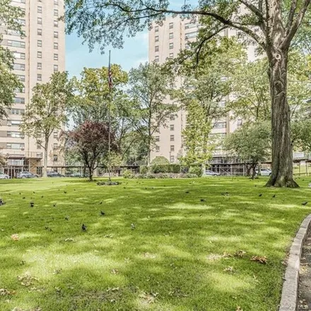 Image 2 - 8 Fordham Hill Oval Apt 2f, New York, 10468 - Apartment for sale