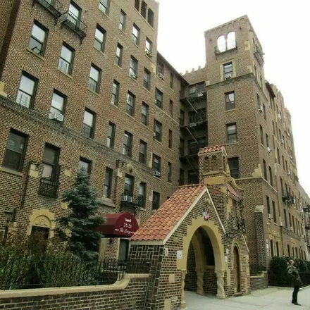 Rent this 1 bed apartment on The Eldorado in 80th Street, New York
