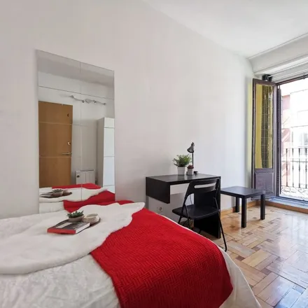 Rent this 6 bed room on Madrid in Calle de Atocha, 51