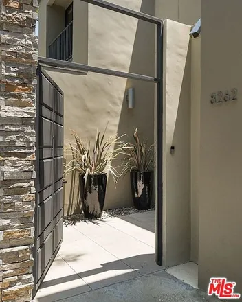 Image 3 - 8263 Woodshill Trail, Los Angeles, CA 90069, USA - House for rent