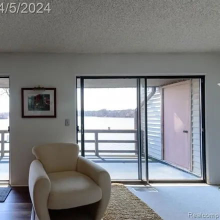 Image 9 - 698 Cliffs Drive, Ypsilanti Charter Township, MI 48198, USA - Condo for sale