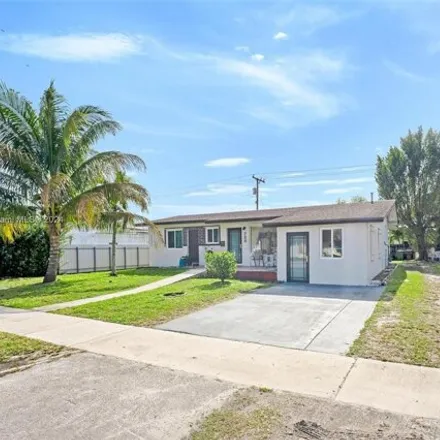 Image 2 - 728 West 51st Place, Palm Springs, Hialeah, FL 33012, USA - House for sale