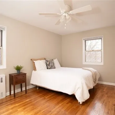Image 4 - 69-34 213th Street, New York, NY 11364, USA - Apartment for sale