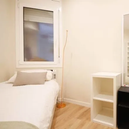 Rent this 1 bed room on Carrer de Villarroel in 214, 08001 Barcelona