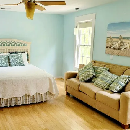 Rent this 6 bed house on Sullivans Island Baptist Church in Middle Street, Sullivan's Island