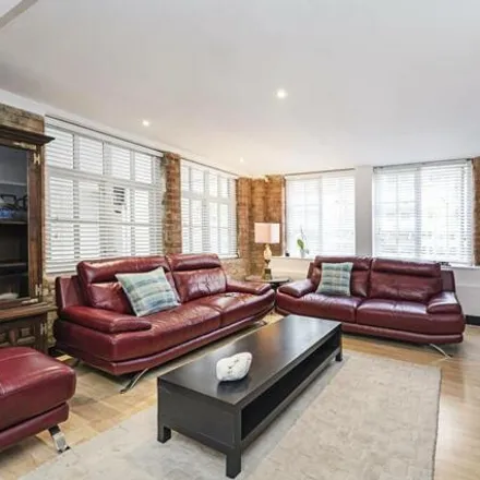 Image 2 - Everard House, Ellen Street, St. George in the East, London, E1 1PE, United Kingdom - Apartment for rent