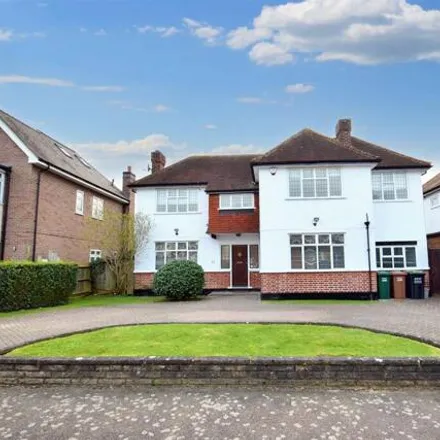 Rent this 5 bed house on Bourne End Road in Batchworth Heath, HA6 3BP