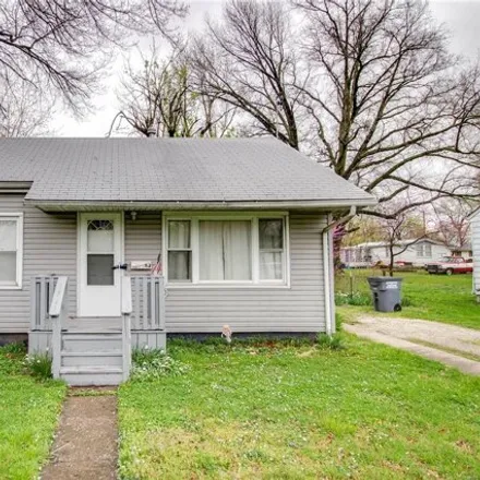 Buy this 2 bed house on 1090 West Pine Street in Jerseyville, IL 62052