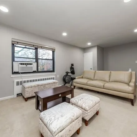 Image 7 - 43-33 216th Street, New York, NY 11361, USA - Apartment for sale