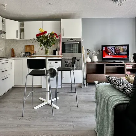 Image 4 - Elsham Road, London, W14 8DQ, United Kingdom - Apartment for rent