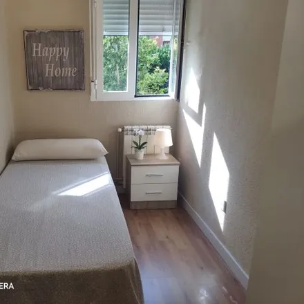 Rent this 2 bed room on Calle del Arroyo del Olivar in 43, 28018 Madrid