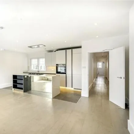 Rent this 2 bed room on 2 Lower Sloane Street in London, SW1W 8AH