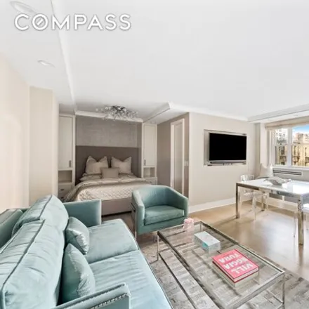 Image 3 - 315 E 72nd St Apt 5A, New York, 10021 - Apartment for sale