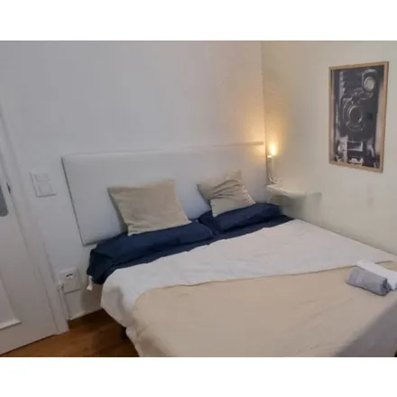 Rent this 4 bed room on Encurtidos Manuel Martín in Vía Univérsitas, 60