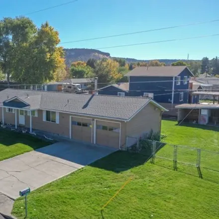Image 3 - 776 Southeast 5th Street, Prineville, OR 97754, USA - House for sale