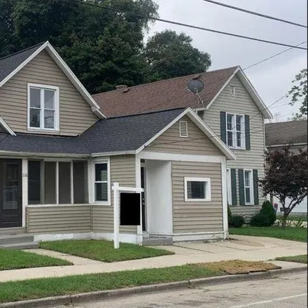 Buy this 5 bed house on 226 Ann Street Northeast in Grand Rapids, MI 49505