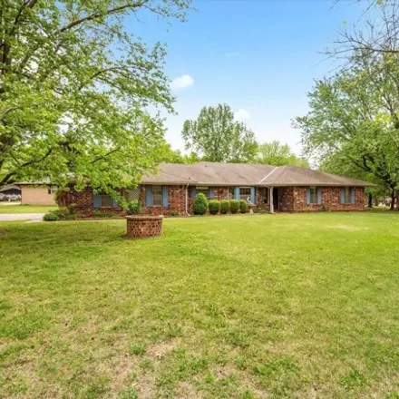 Buy this 3 bed house on 5819 Southeast Whitney Court in Bartlesville, OK 74006