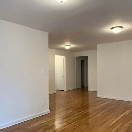 Image 3 - 108-49 63rd Avenue, New York, NY 11375, USA - Apartment for sale