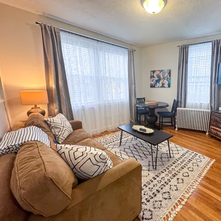 Image 1 - 179 Kent Street, Brookline, MA 02120, USA - Apartment for rent
