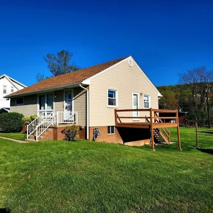 Image 2 - 12863 Meadow Avenue, Cresaptown, Allegany County, MD 21502, USA - House for sale