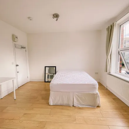 Rent this 1 bed apartment on Holloway Cake Designers in Lowman Road, London