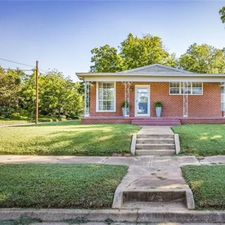 Buy this 2 bed house on 624 W Cedar St in Durant, Oklahoma