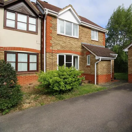 Rent this 3 bed townhouse on 21 Moore Close in Cambridge, CB4 1ZP