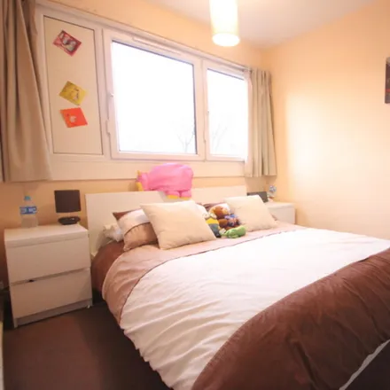 Rent this 4 bed room on Lower Road / Plough Way in Lower Road, Surrey Quays
