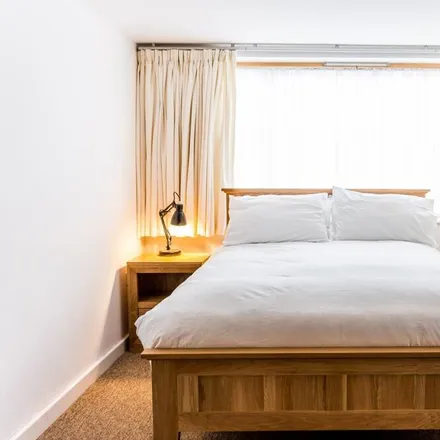 Rent this 2 bed apartment on Cambridge in CB1 2LQ, United Kingdom