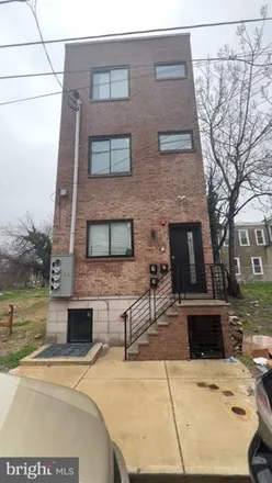 Buy this 7 bed house on 906 West Dauphin Street in Philadelphia, PA 19133