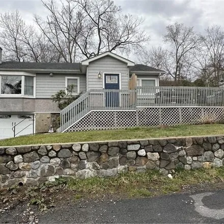 Buy this 3 bed house on 16 Glendale Road in Village of Greenwood Lake, Warwick