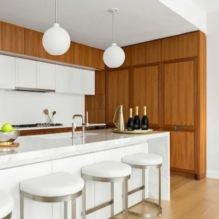 Image 3 - 155 East 86th Street, New York, NY 10028, USA - Condo for sale