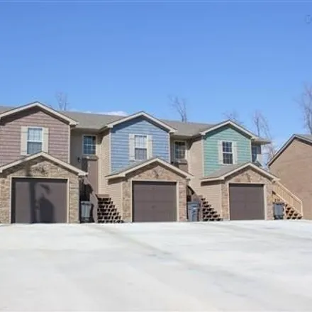 Rent this 3 bed apartment on 1721 Thistlewood Drive in Clarksville, TN 37042