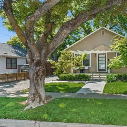 Buy this 2 bed house on 422 I Street in Davis, CA 95616