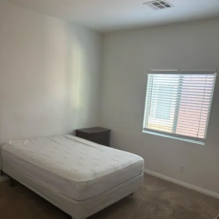 Image 5 - 8126 Minots Ledge Avenue, Spring Valley, NV 89147, USA - Room for rent