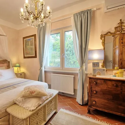 Rent this 3 bed apartment on 55054 Massarosa LU