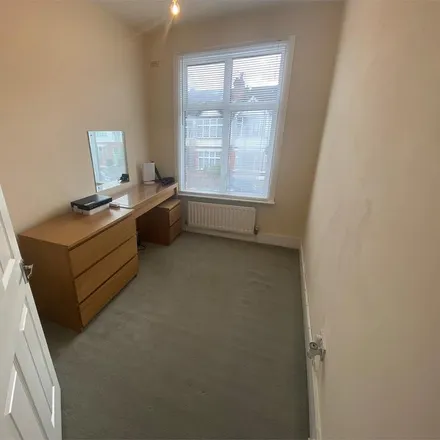 Image 7 - 36 Montgomery Road, London, HA8 6NR, United Kingdom - Townhouse for rent