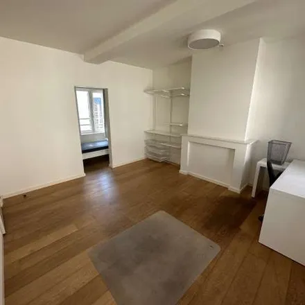 Rent this 9 bed apartment on Académie royale des Beaux-Arts in Rue d'Accolay - Accolaystraat, 1000 Brussels