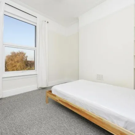Image 9 - Alexandra Drive, London, SE19 1AN, United Kingdom - Apartment for rent