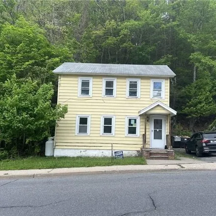 Image 1 - 208 Center Street, Village of Ellenville, Wawarsing, NY 12428, USA - House for rent