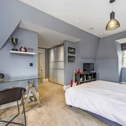 Image 8 - 116 Copse Hill, Cottenham Park, London, SW20 0NL, United Kingdom - Apartment for rent