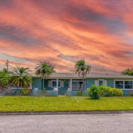 Buy this 3 bed house on 5577 Oakhurst Drive in Oakhurst Shores, Pinellas County