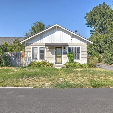 Image 2 - 143 Northeast Idlewood Street, Prineville, OR 97754, USA - House for sale