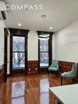 Image 7 - 952A Greene Avenue, New York, NY 11221, USA - House for rent