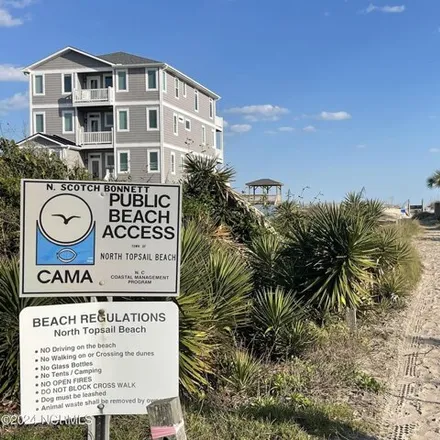Image 3 - 198 Scotch Bonnet Circle, West Onslow Beach, North Topsail Beach, NC 28445, USA - House for sale