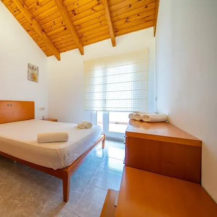 Rent this 4 bed duplex on 08398 Santa Susanna